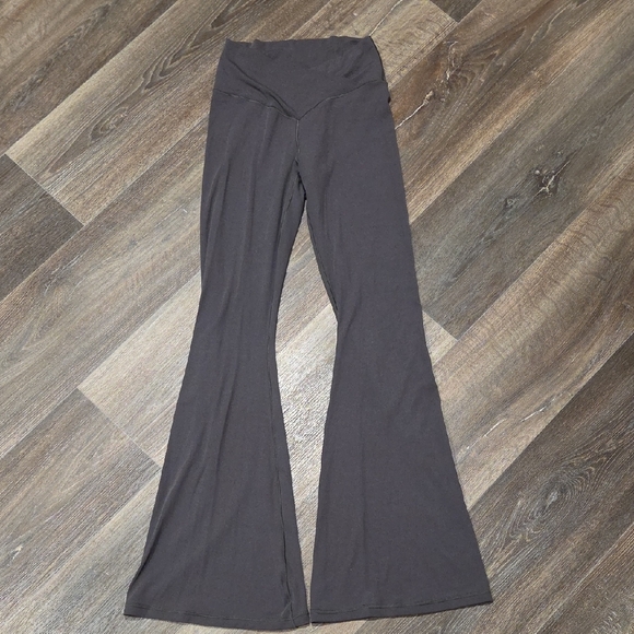 aerie Pants - EUC MEDIUM AERIE FLARE LEGGINGS